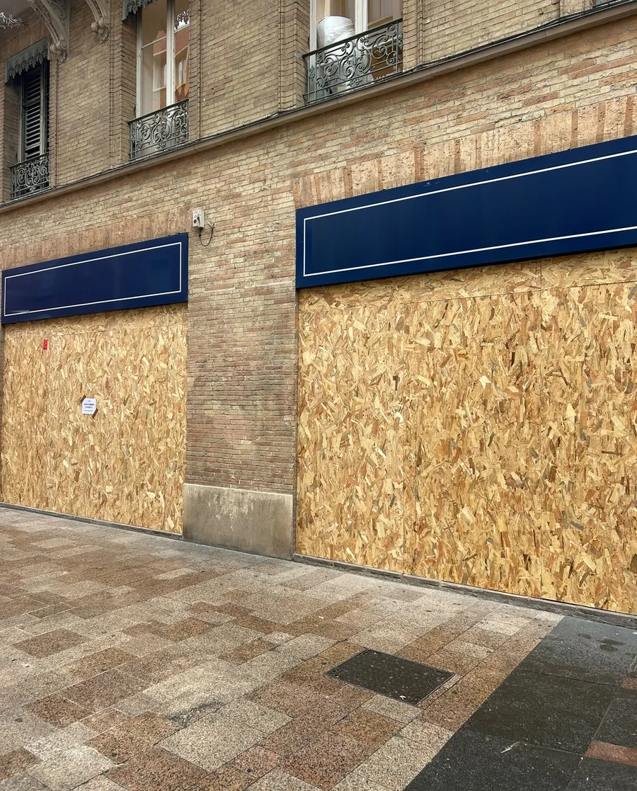 Protéger votre vitrine avant l'événement Argenteuil
